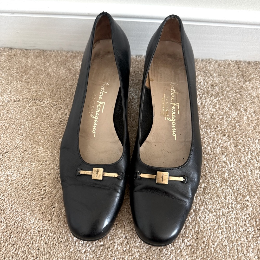 VTG Salvatore Ferragamo Black Leather Women's Pumps